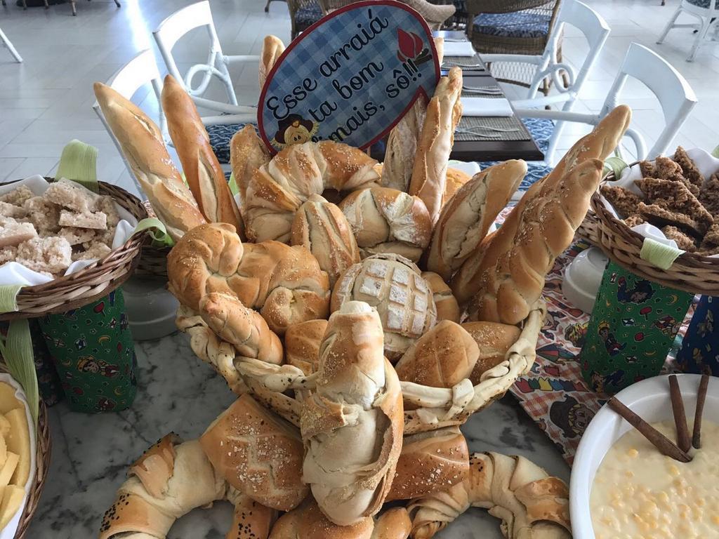 Sheraton Reserva Do Paiva Кабу-ди-Санту-Агостинью Экстерьер фото Bread at a buffet
