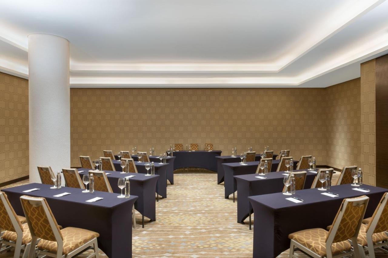 Sheraton Reserva Do Paiva Кабу-ди-Санту-Агостинью Экстерьер фото A meeting room at the Four Seasons Hotel, London
