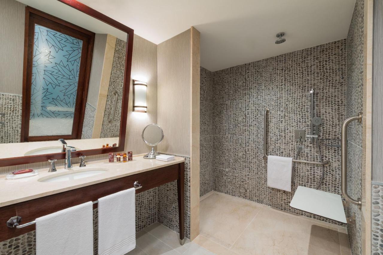 Sheraton Reserva Do Paiva Кабу-ди-Санту-Агостинью Экстерьер фото A wet room in a hotel